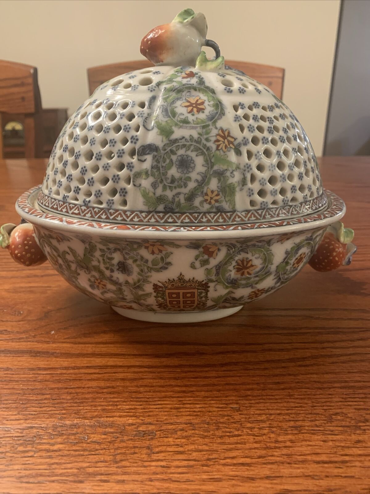 United Wilson JUWC 1897 Potpourri Incense Bowl With Coat Of Arms Strawberry RARE