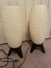 A PAIR OF VINTAGE MID CENTURY MODERN WHITE BUBBLE BEEHIVE TRIPOD LAMPS  picture