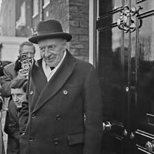 British physician Charles Wilson speaks, Churchill's home 1960s OLD PHOTO picture