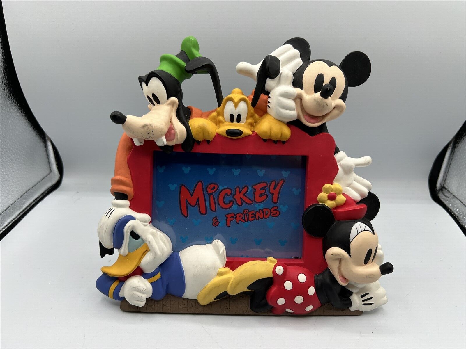 VINTAGE DISNEY 3D PICTURE FRAME MICKEY & FRIENDS 4x6 PHOTO 