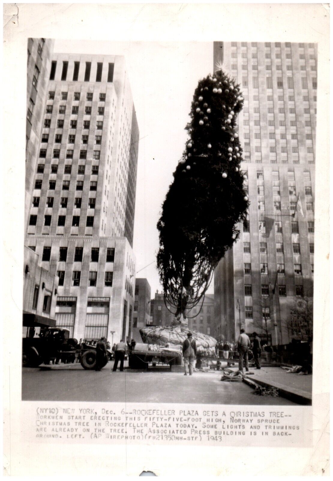 Rockefeller Christmas Tree 10th Annual Associated Press AP Photograph 8x11\