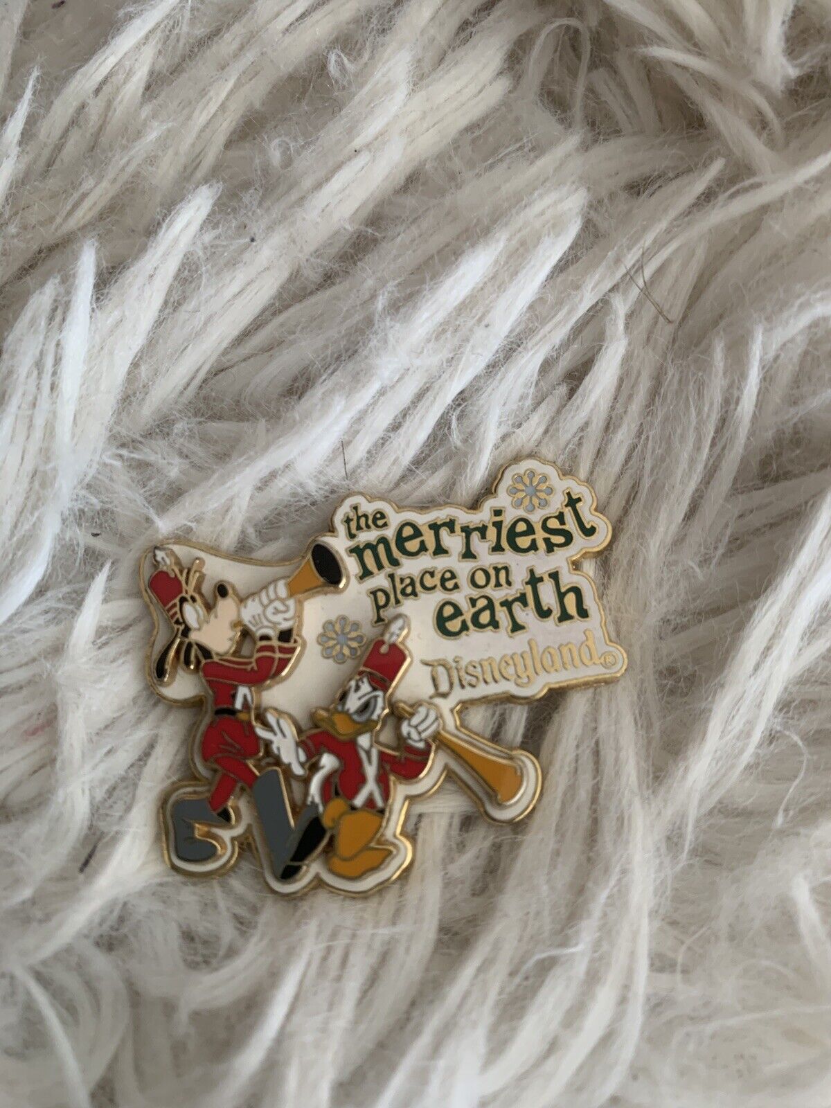 Disney Disneyland THE MERRIEST PLACE ON EARTH 2002 Christmas Pin Trading #1
