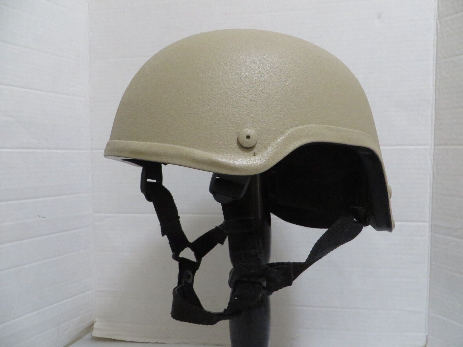 Unissued Ballistic high cut desert MICH Helmet NIJ IIIA Model THC Large