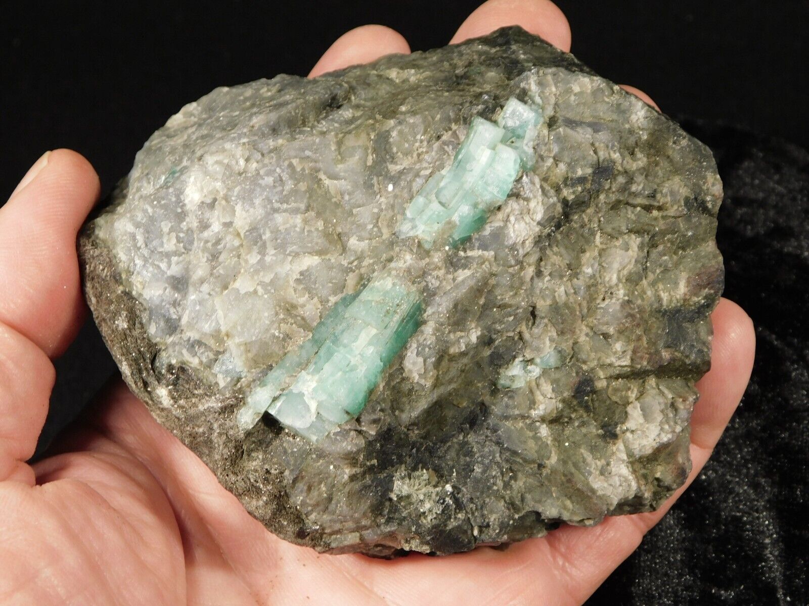 LONG 100% Natural Light GREEN EMERALD Crystal in Big Matrix Brazil 493gr