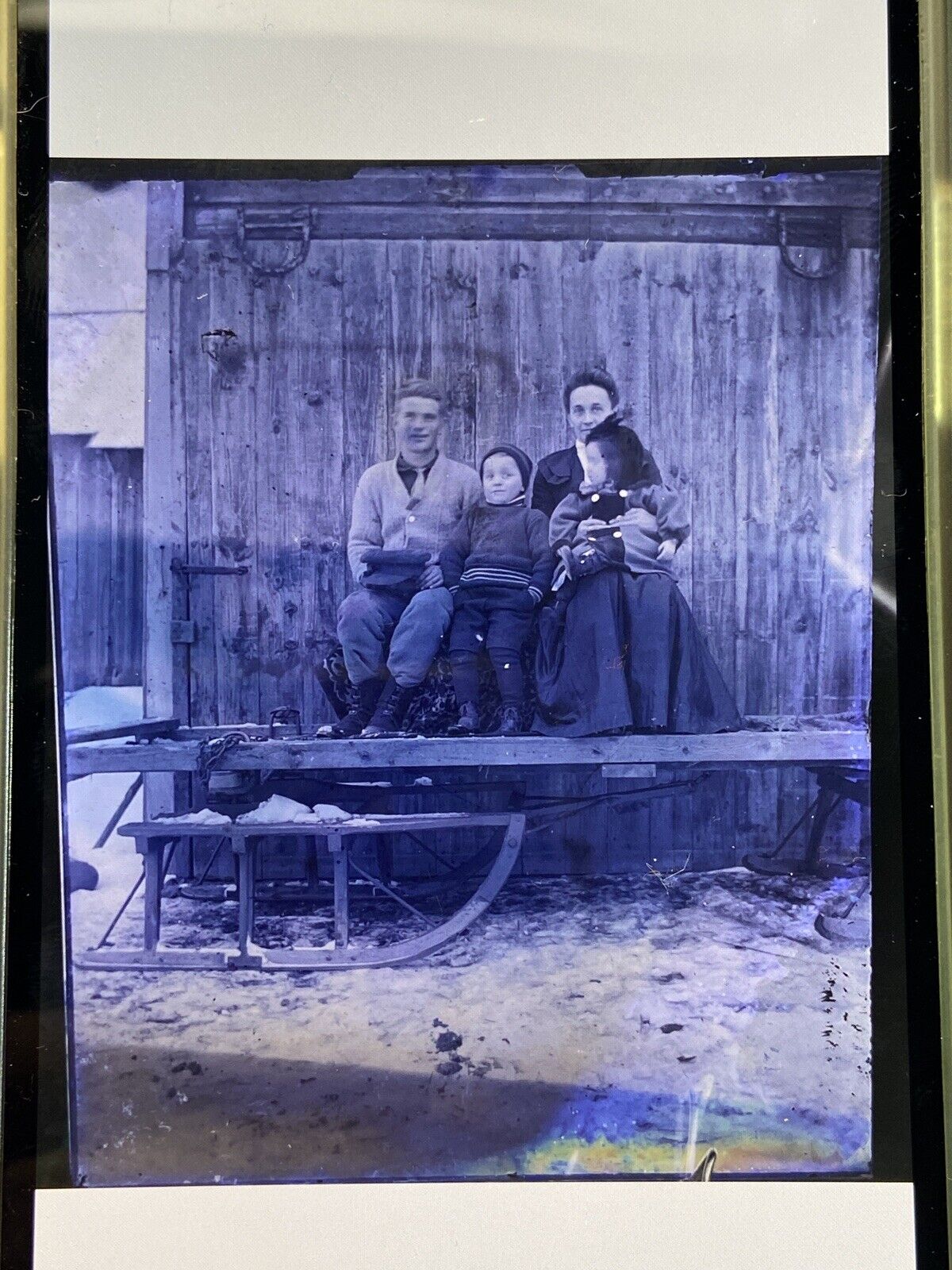 Antique 4x5 Glass Plate Negative Family On A Sleigh In The Winter F7BAK