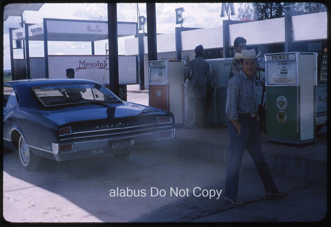 Orig 1965 SLIDE View of Oldsmobile w Indiana Plate at Pemex Gas Station Pumps