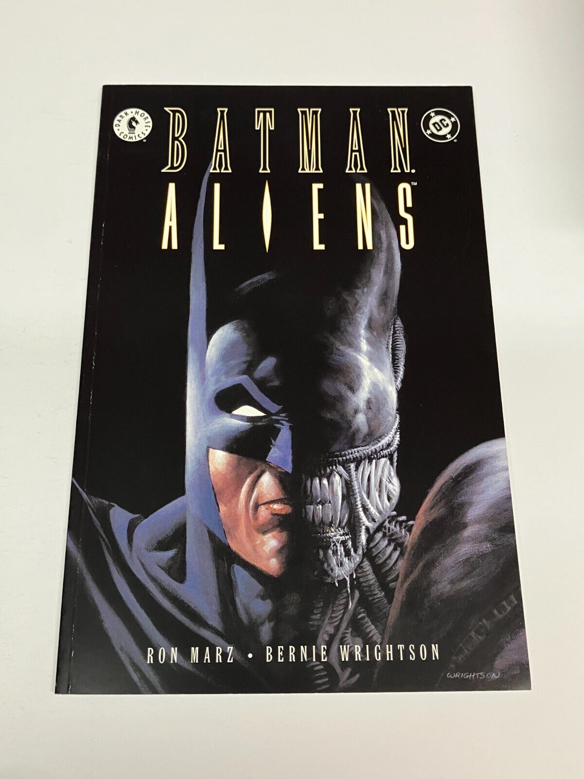 Batman Aliens TPB #1 (DC/Dark Horse) Bernie Wrightson Comic Graphic Book