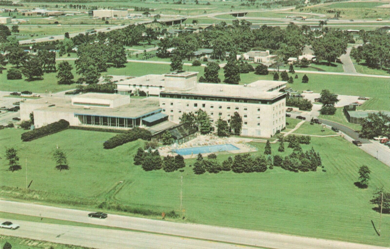 Postcard Drake Hotel and Conference Center Oakbrook Illinois
