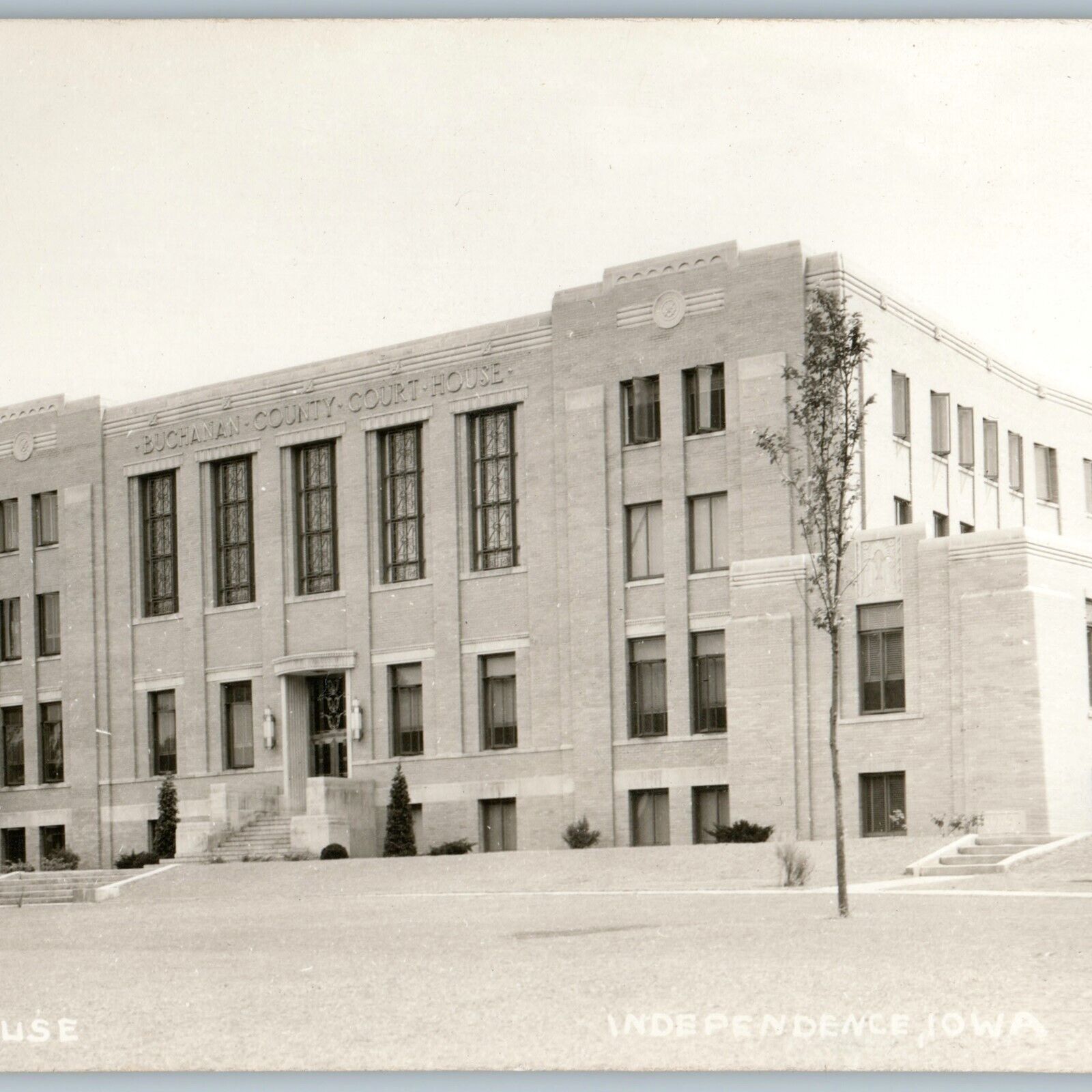 c1940s Independence IA Court House RPPC Buchanan County Courthouse Co Photo A196