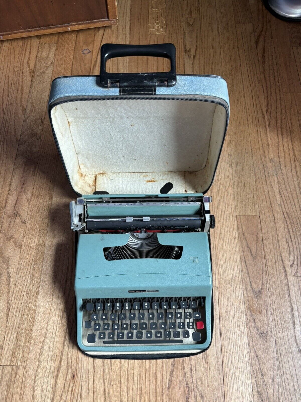 Vintage 1971 Teal Green Olivetti Lettera 32 Typewriter w/ Case - Made In Spain
