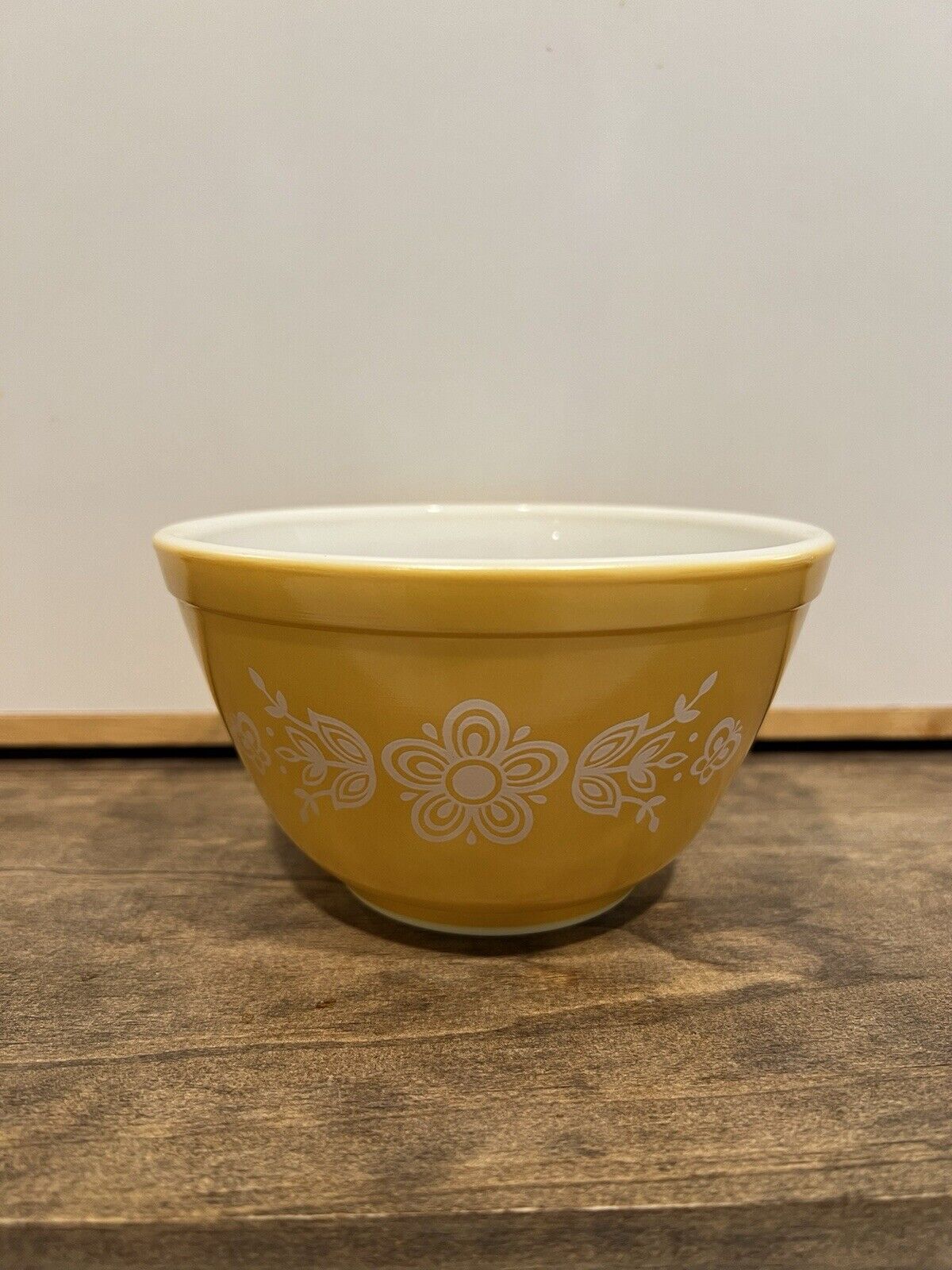 PYREX Vintage 1970s Butterfly Gold #401 750ml Small Mixing Bowl GREAT SHAPE