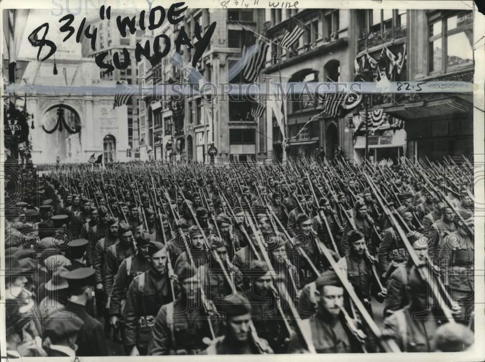 1919 Press Photo US troops march up Fifth Avenue in New York after World War I