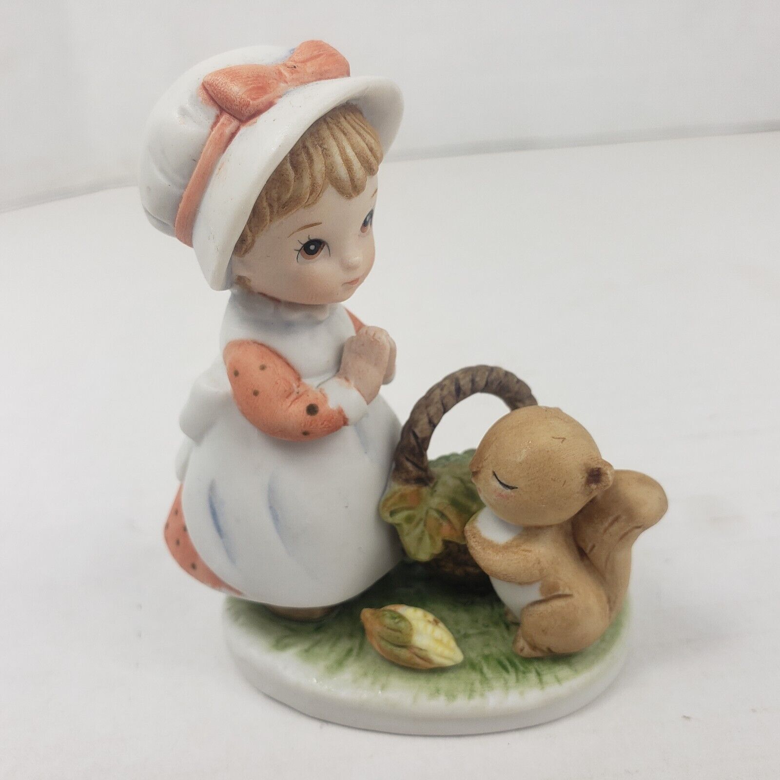 Lefton #03713 Sunbonnet Praying Girl & Squirrel 1983 Fall Harvest Figurine Vtg