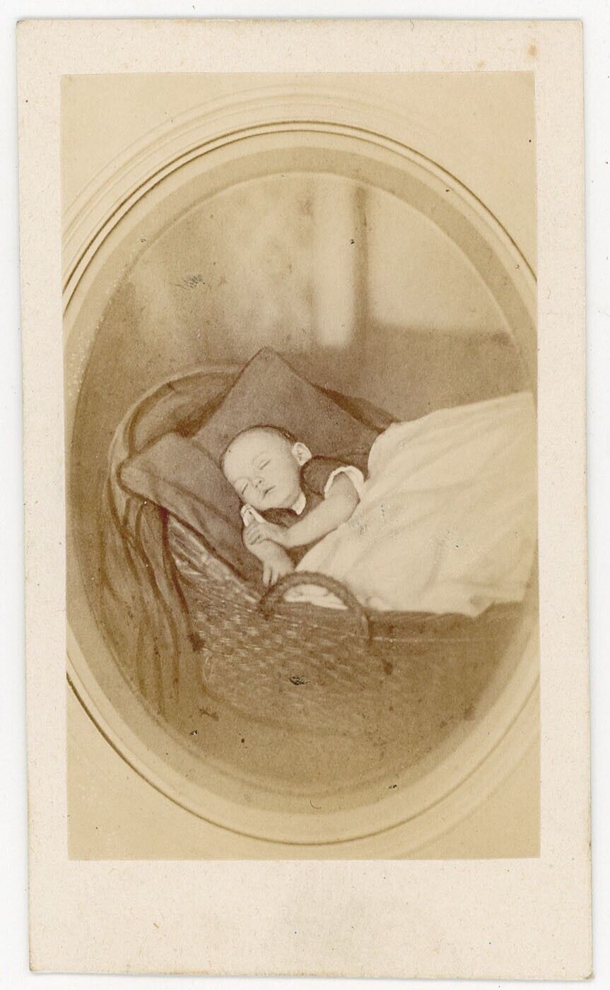 BABY IN ETERNAL SLEEP POSTMORTEM CDV PHOTO CIRCA 1870