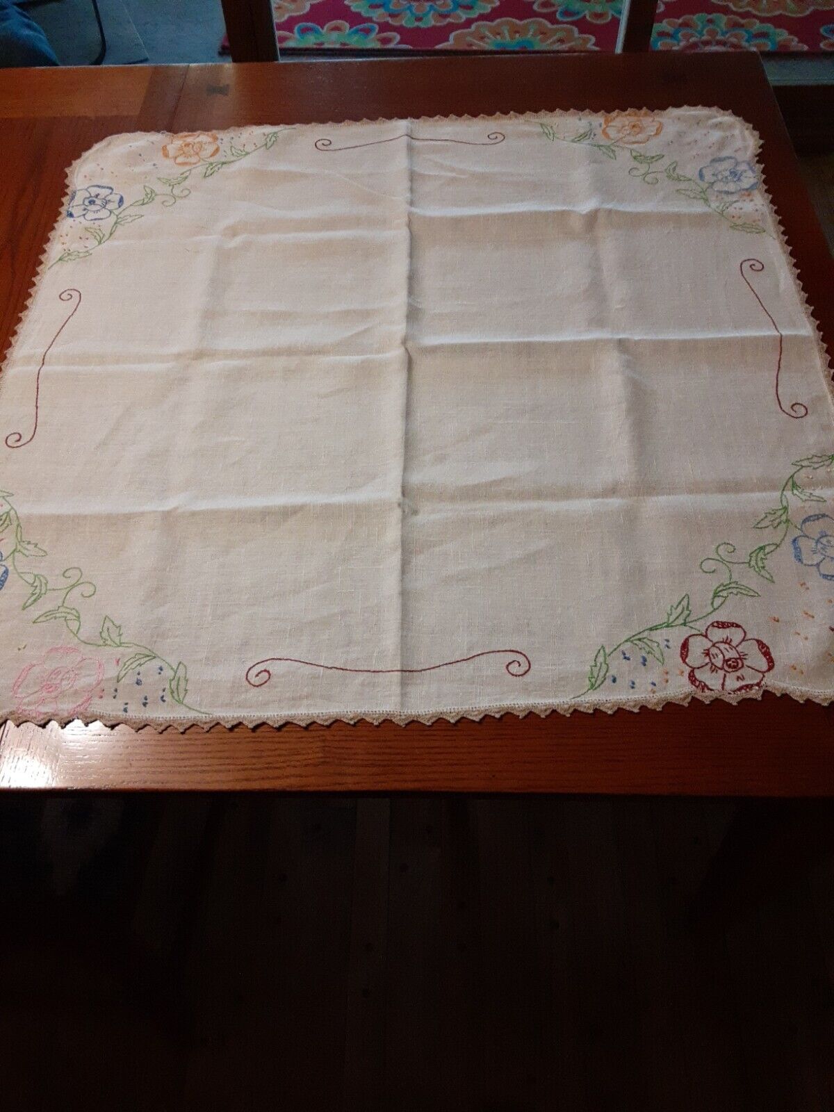 Vintage Embroidered & Crocheted Tablecloth 35\