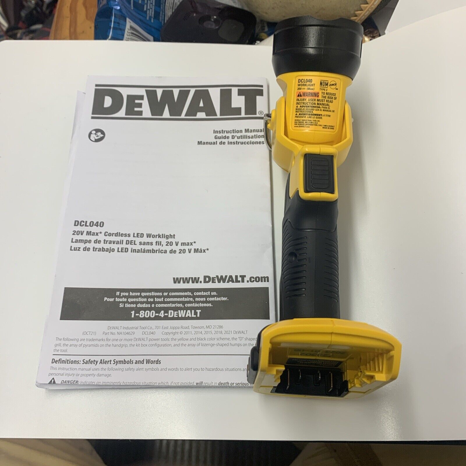 Dewalt DCL040 LED 20V Light Pivoting Flashlight Work Light Tool Open Box New