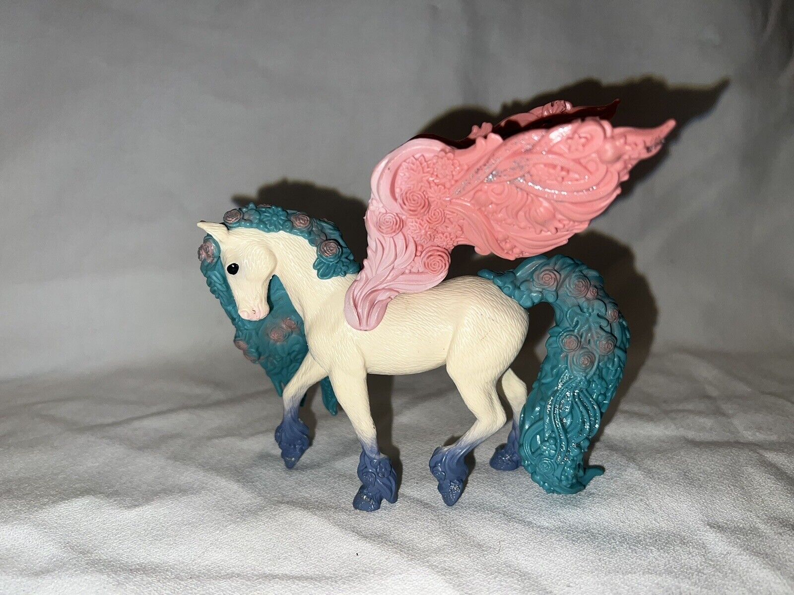 Schleich Bayala Flower Pegasus Unicorn Toy Figurine W/ Blossom Mane & Tail