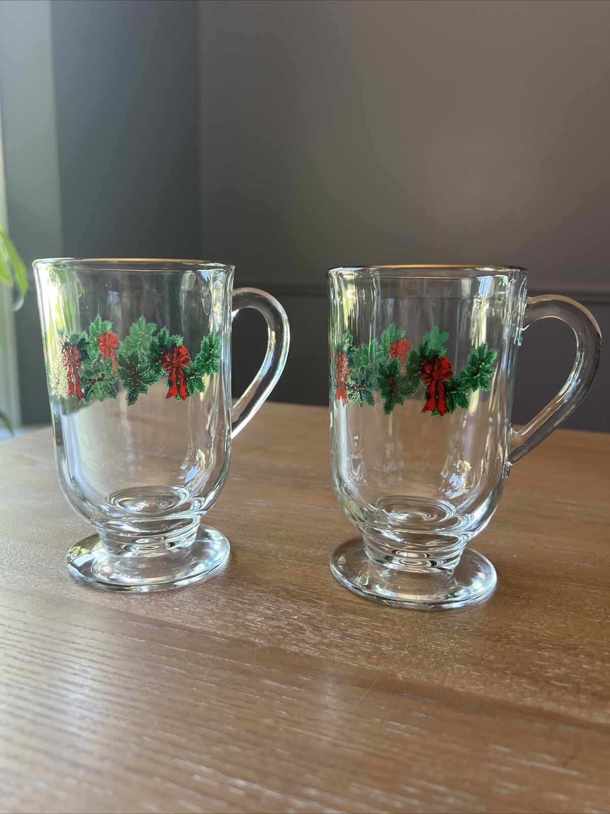 Set of 2 - Vintage 🎄 Christmas Garland Gold Rim Glass Mugs Footed Irish Coffee