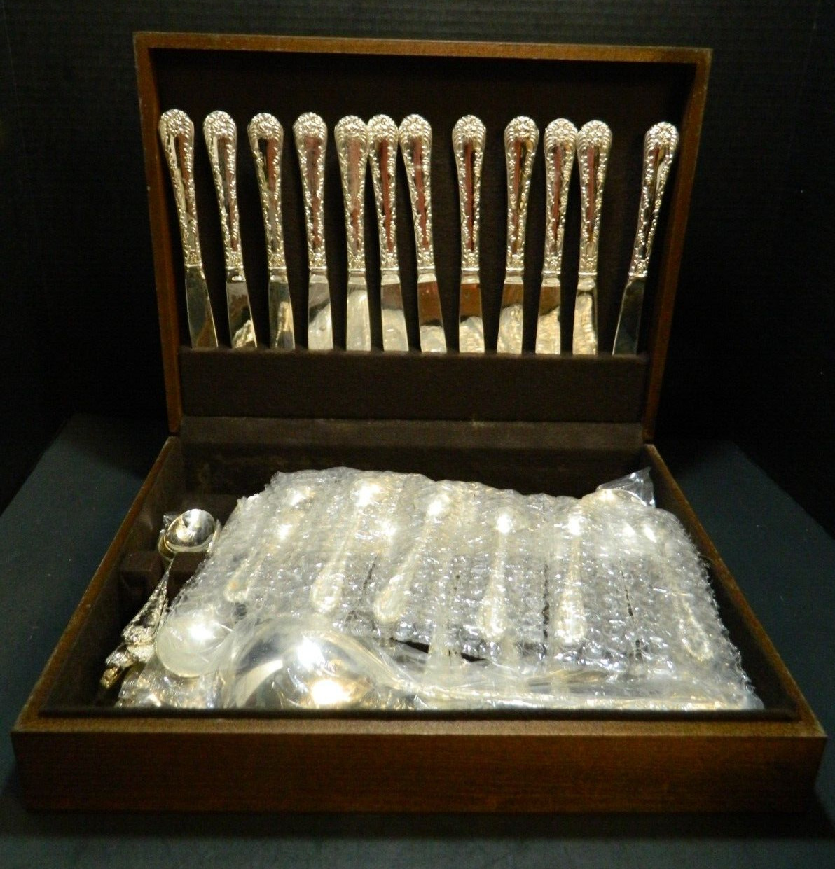 Vintage 63 Piece Wm. Rogers & Sons Enchanted Rose Flatware Set In Wooden Box VG
