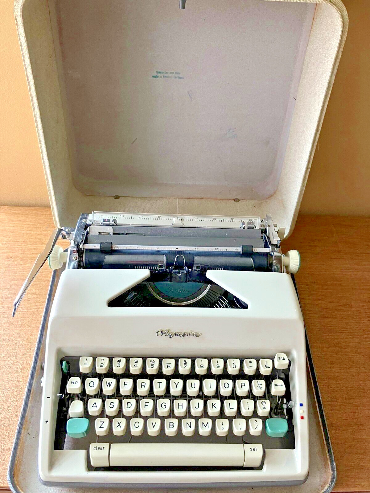 Vintage 1960s Olympia SM9 De Luxe Portable Manual Typewriter with Carrying Case