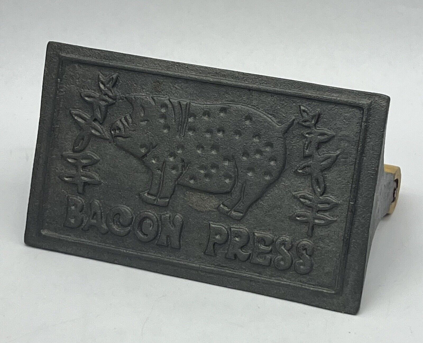Vintage Cast Iron With Wood Handle Bacon Press With Pig Design 7” Excellent Cond