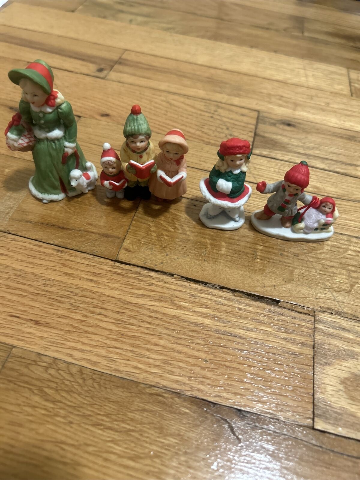 Lot Of 4 Lefton Christmas Village Figures. 