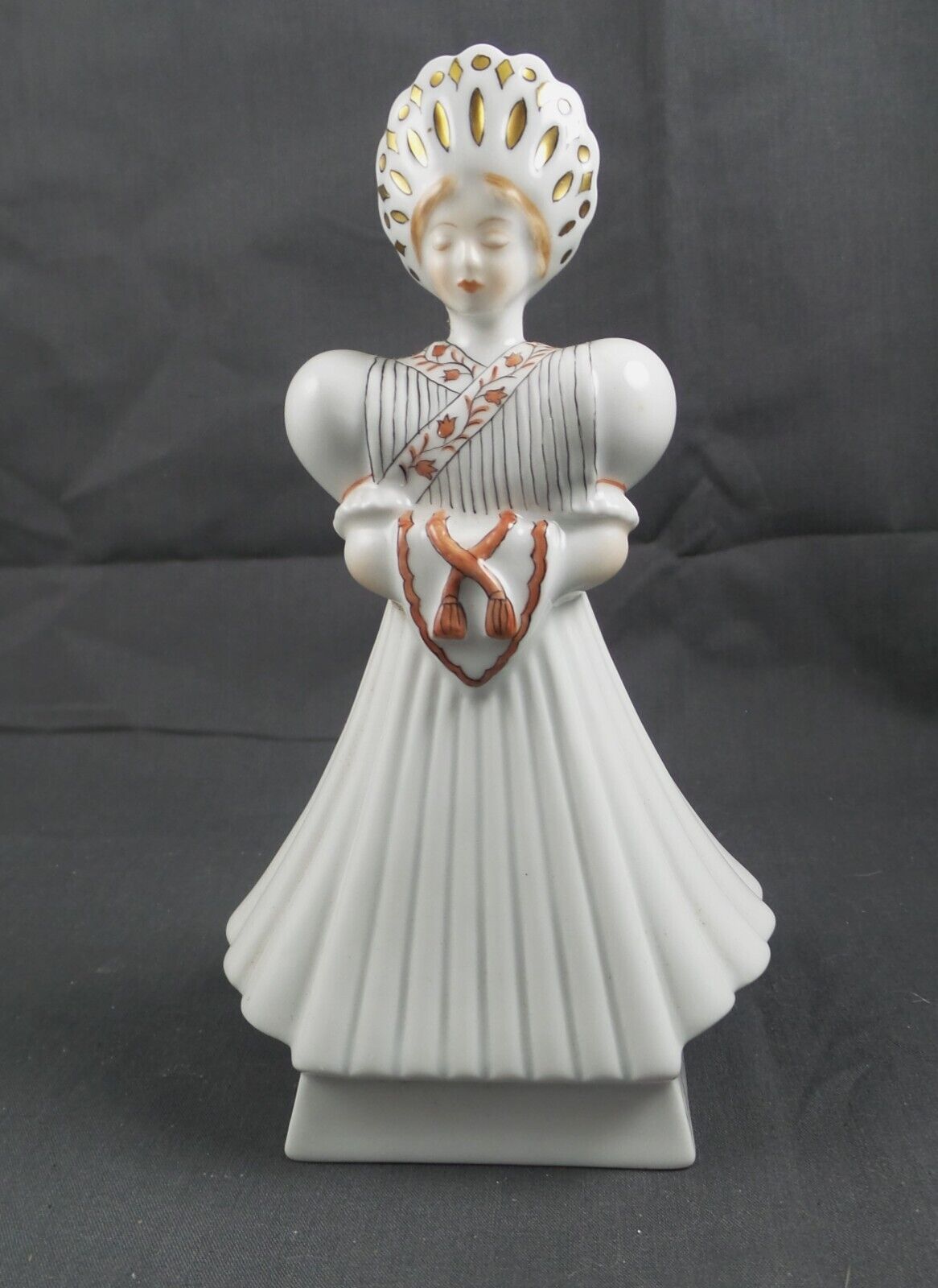 Vintage Herend Hungary Porcelain Hand Painted Bride Figure / Figurine 5400