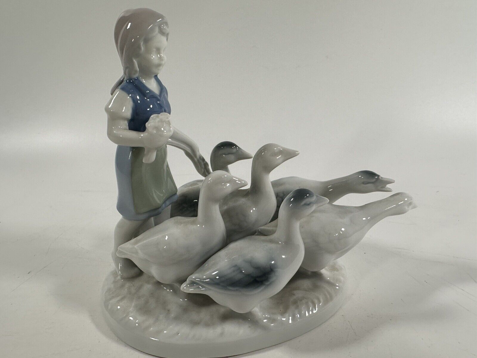 Vintage Gerold Porzellan Bavaria Western Germany Figurine Girl with Geese Ducks