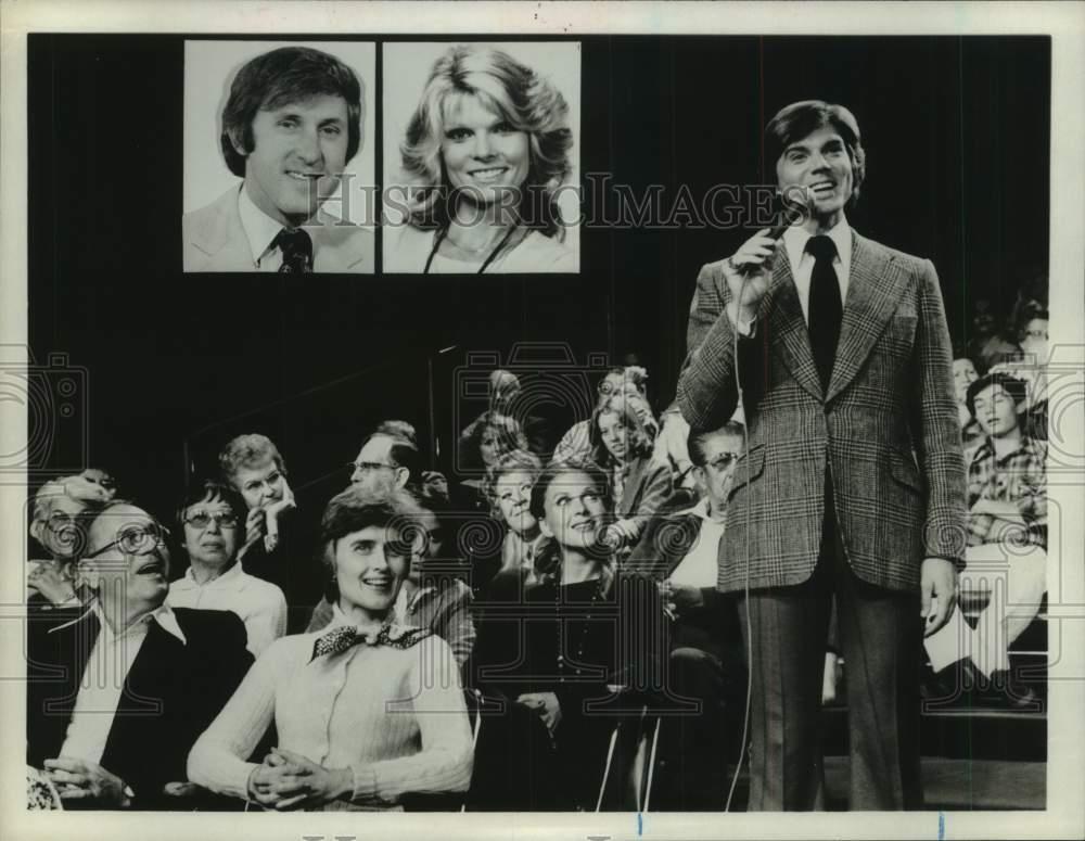 1984 Press Photo Singer John Davidson performs for audience - hca90737