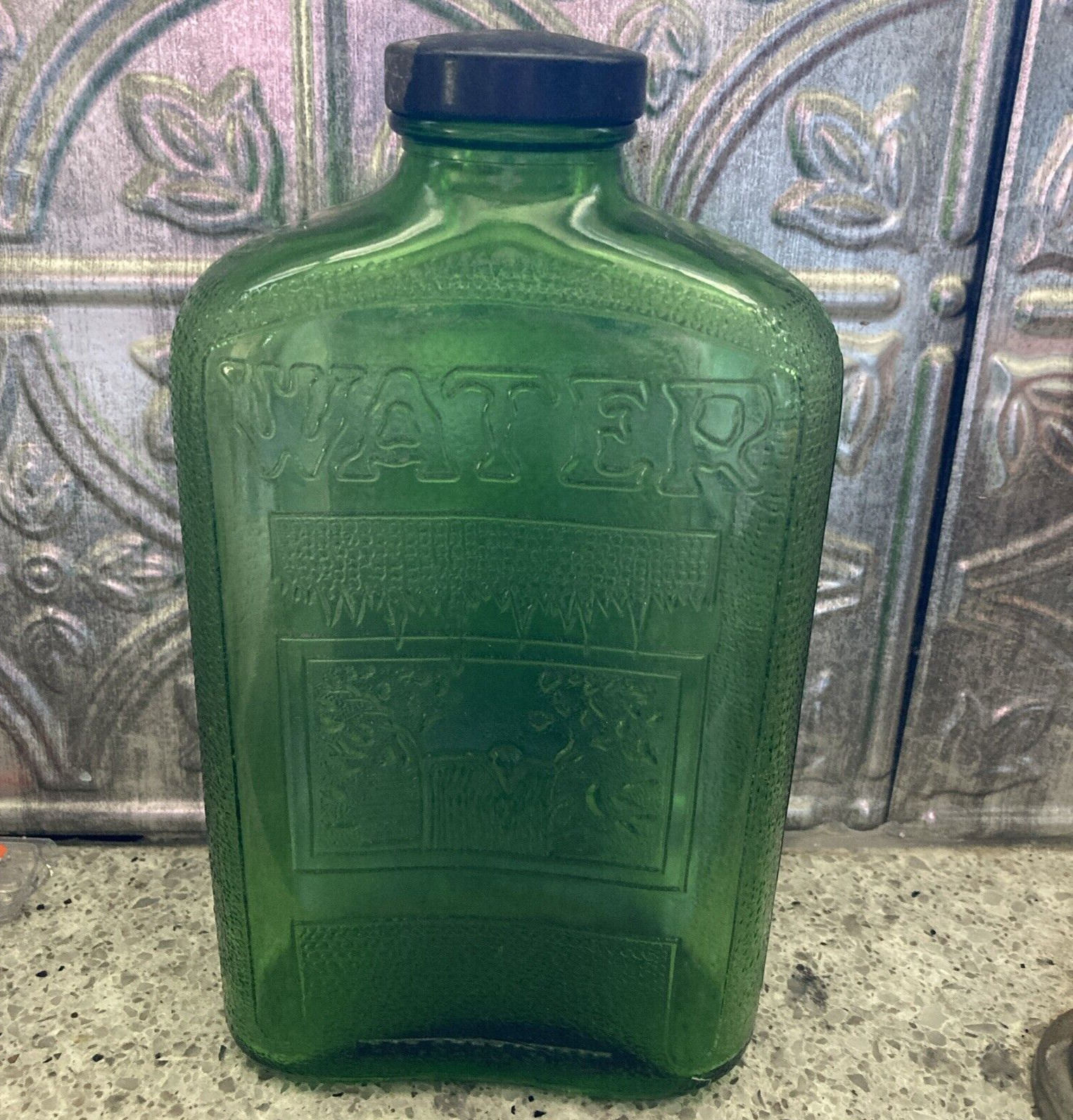 Vintage 1931 BEAUTIFUL GREEN GLASS Water Bottle 2 Quarts