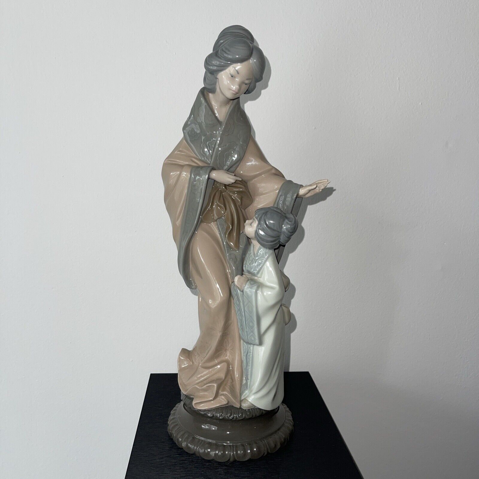 NAO by LLADRO 0279 JAPANESE MOTHER AND DAUGHTER ORIENTAL MOTHER FIGURINE 14.5