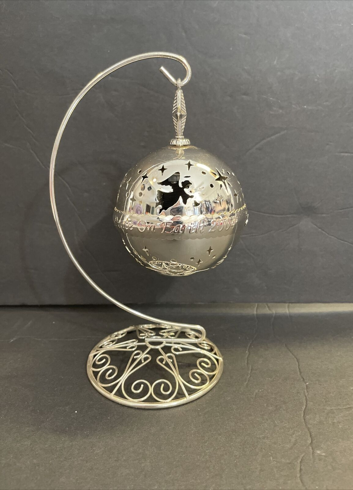 2004 Towle Silversmiths 1st Annual Musical Ball Ornament Silent Night With Stand
