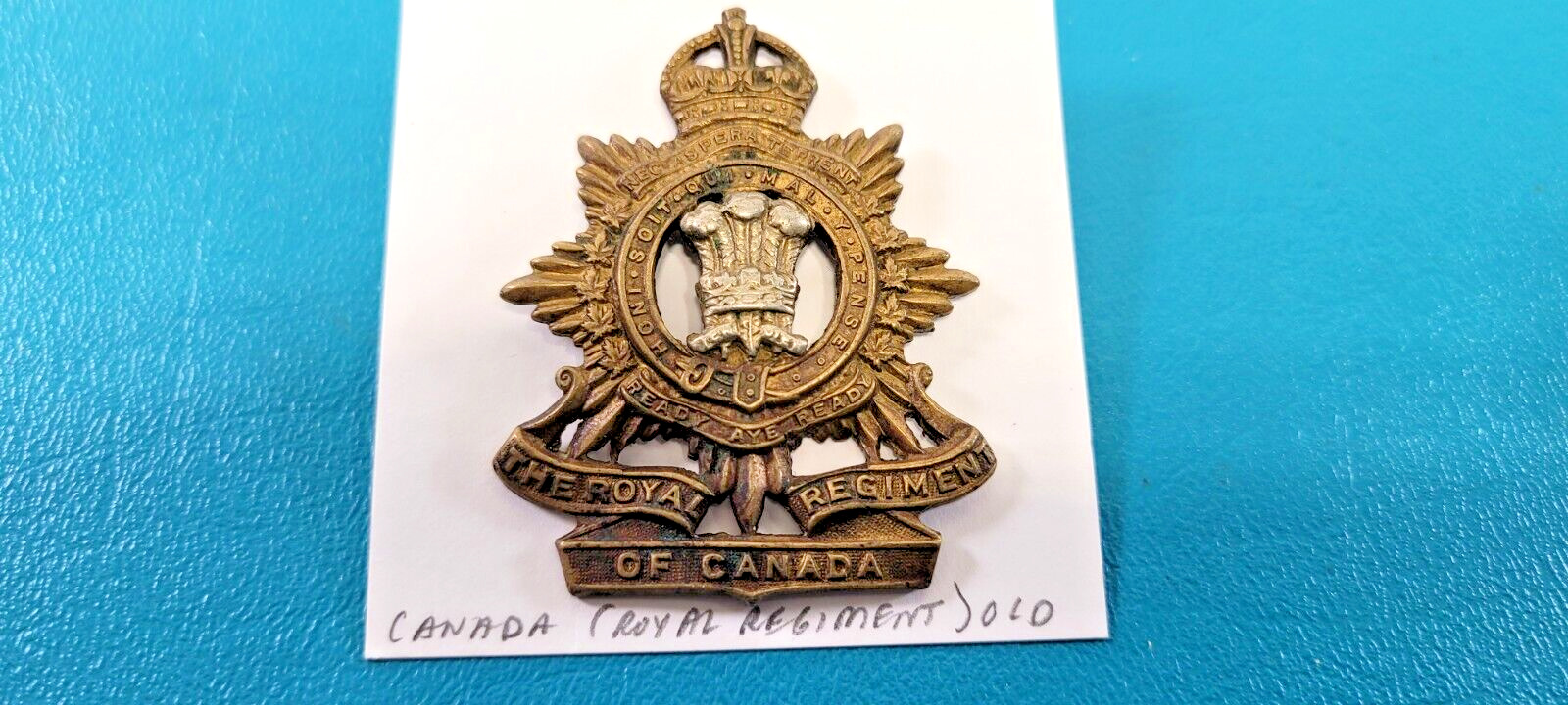 Vintage Canadian Royal Regiment Cap Badge Medal Insignia Canada Military