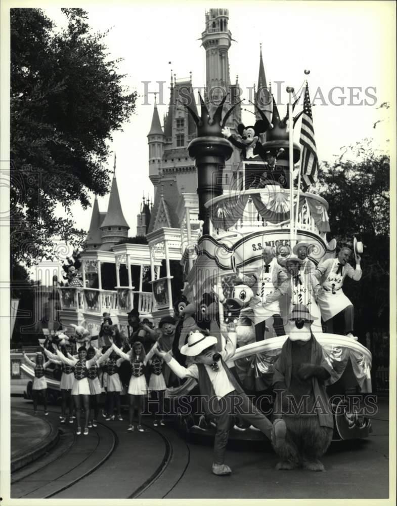 1989 Press Photo Scene from the Disney Songbook Parade at Walt Disney World