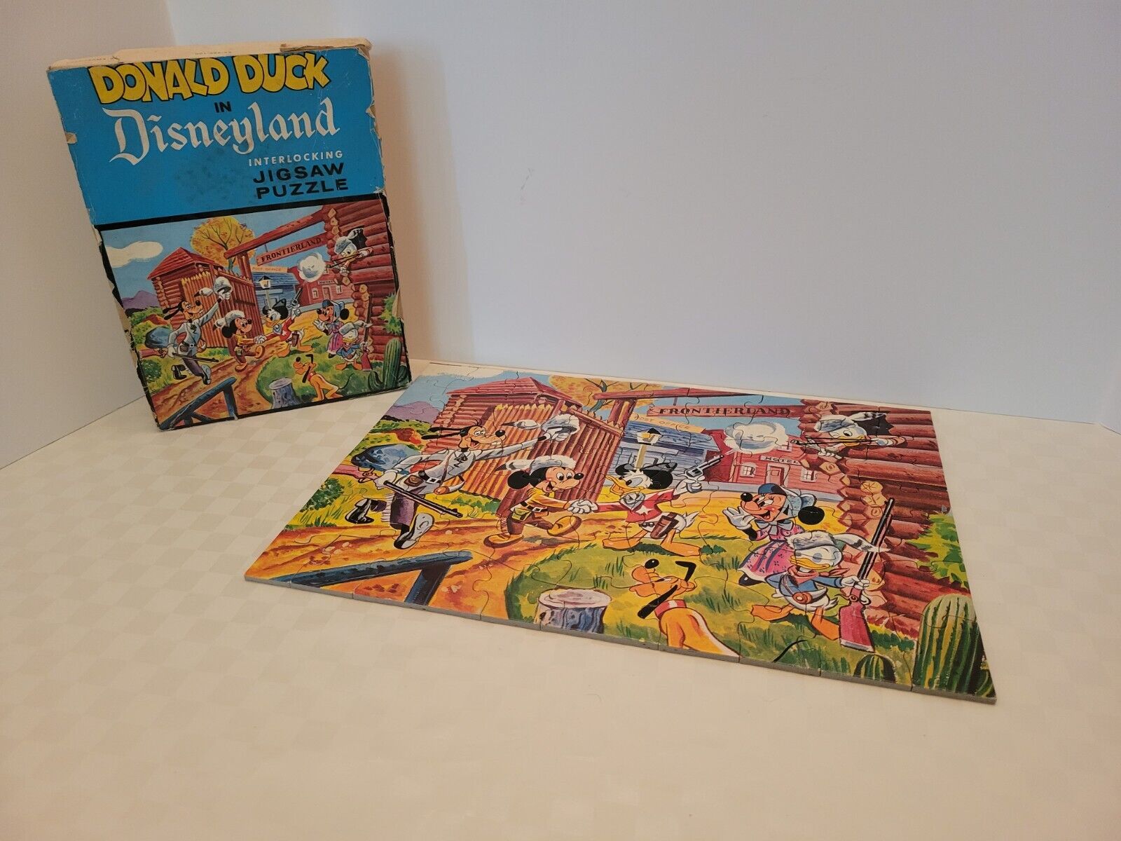 Vintage Donald Duck in Disneyland Interlocking Jigsaw Puzzle Complete Disney