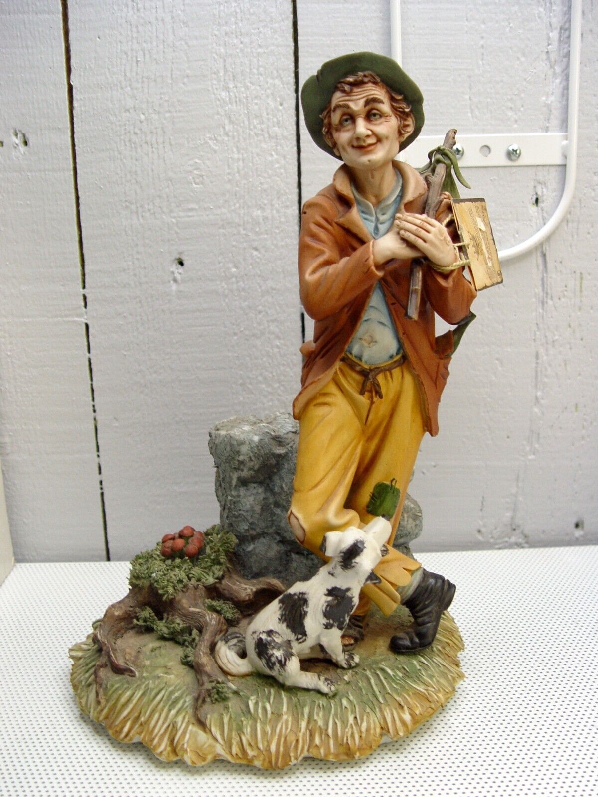 Capodimonte The Traveler Figurine - Aita Ceramiche