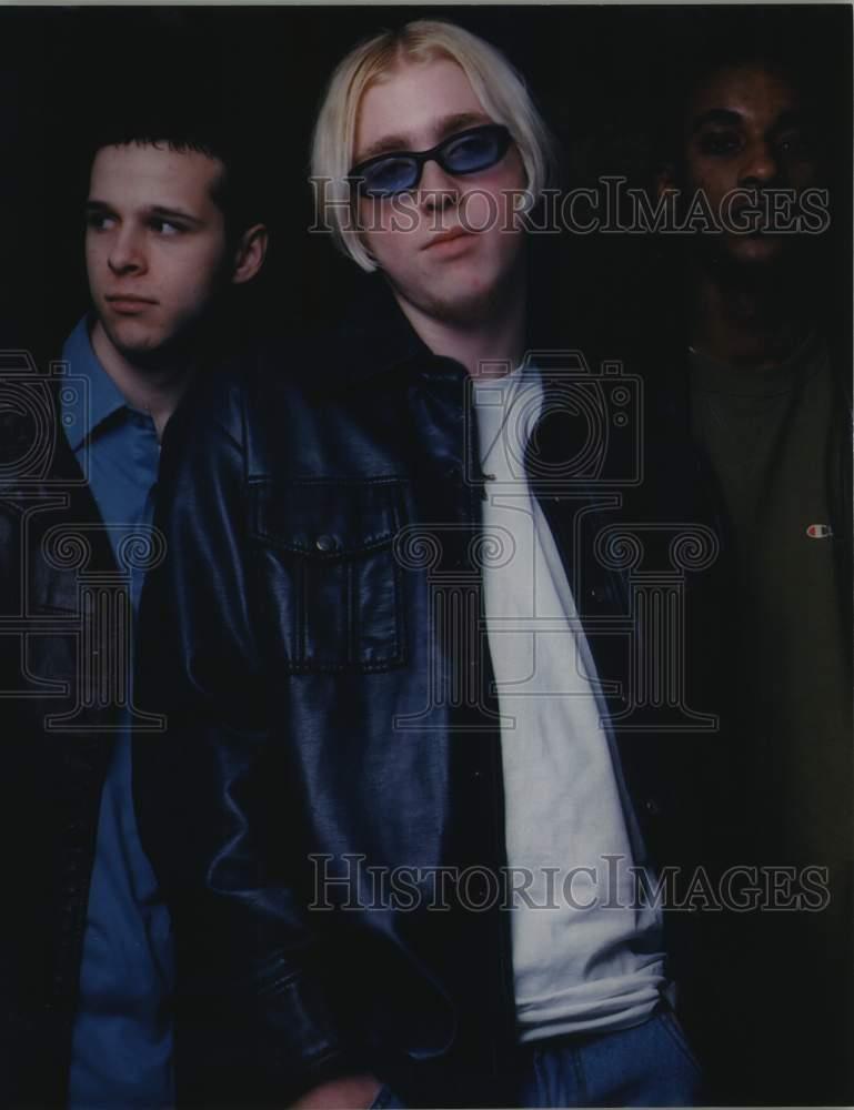 1998 Press Photo Two Members of the Rock Band Frolic - sap02325