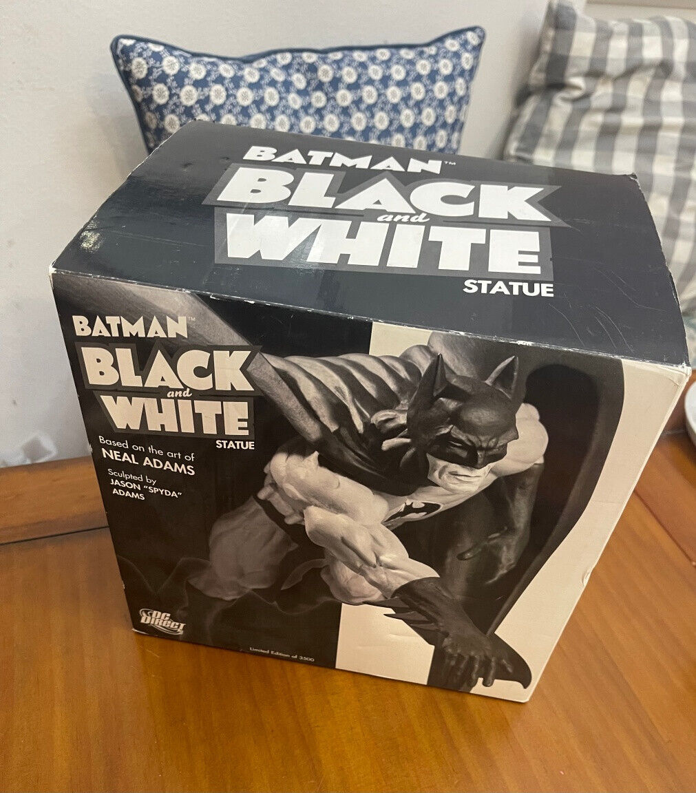 ⭐️ DC Batman Black & White Statue by & Jason \
