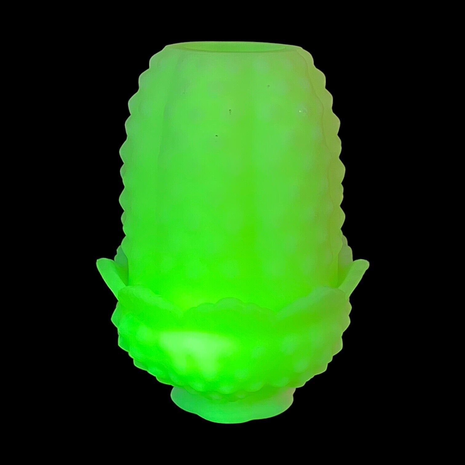 Vintage Fenton Satin Custard Hobnail UV Glow Uranium Glass Fairy Light Lamp 4.5\