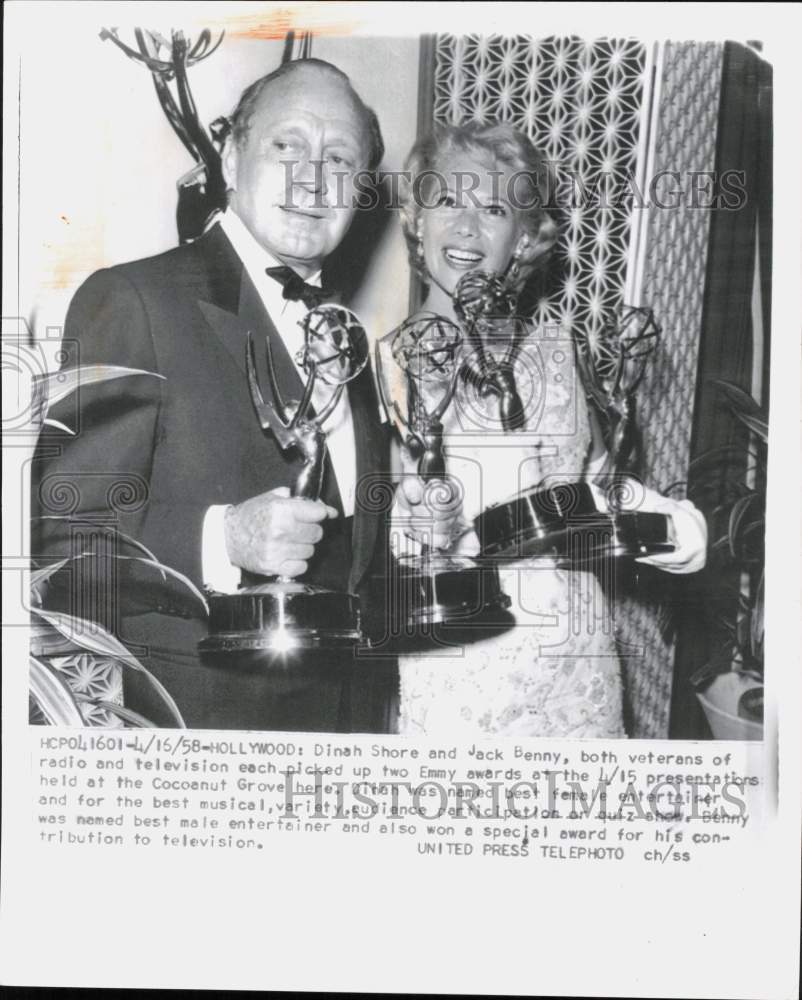 1958 Press Photo Dinah Shore and Jack Benny with their Emmy awards in Hollywood