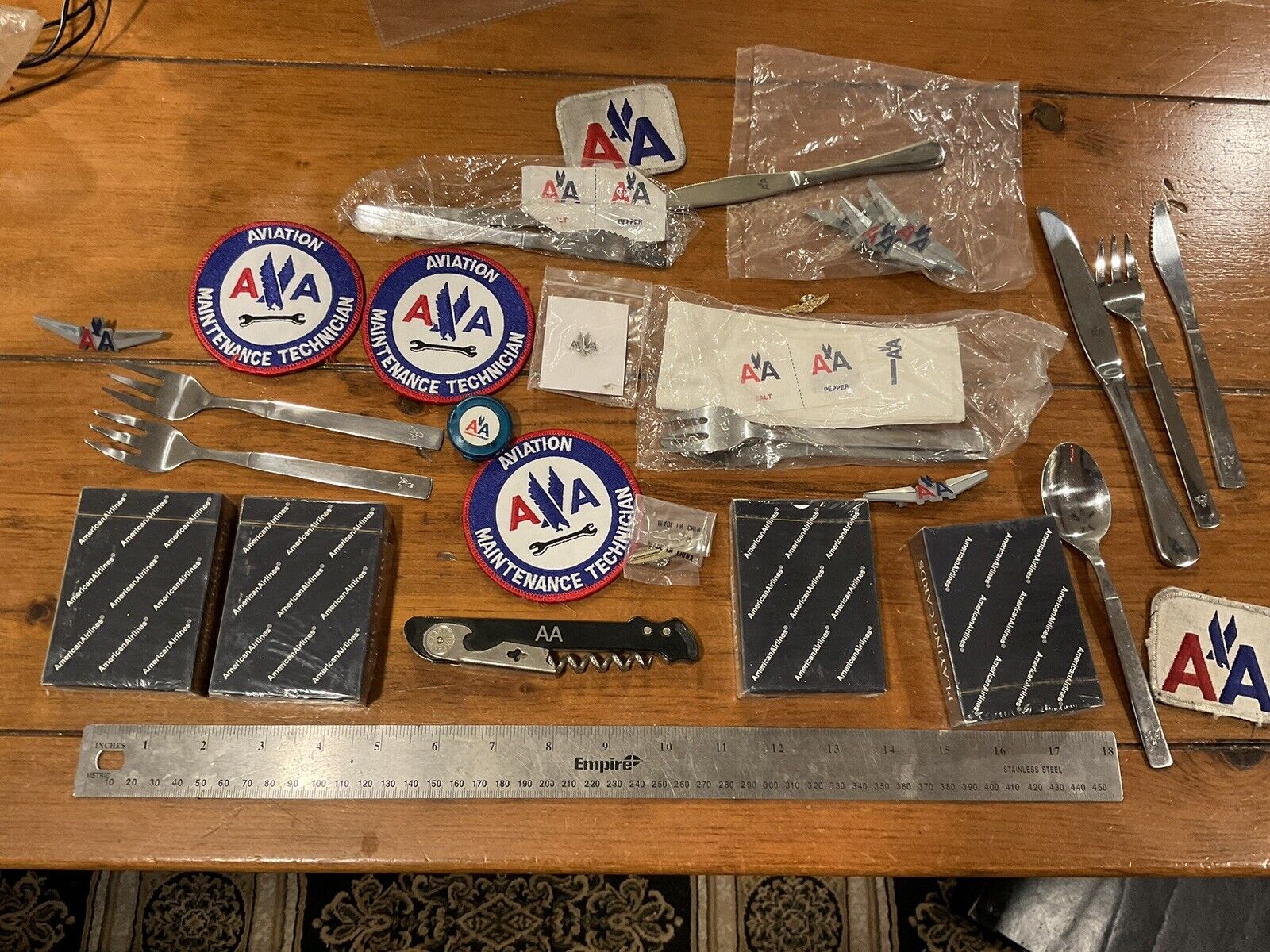 ORIGINAL VINTAGE AA AMERICAN AIRLINES PINS / PATCHES ETC FROM EMPLOYEE