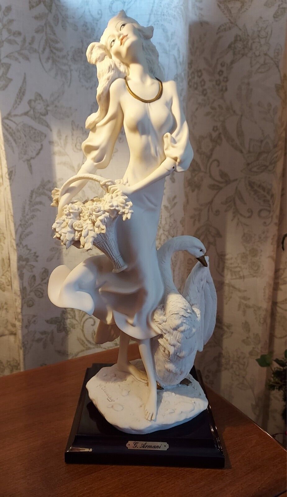 Giuseppe Armani Florence Figurine Lady With Swan