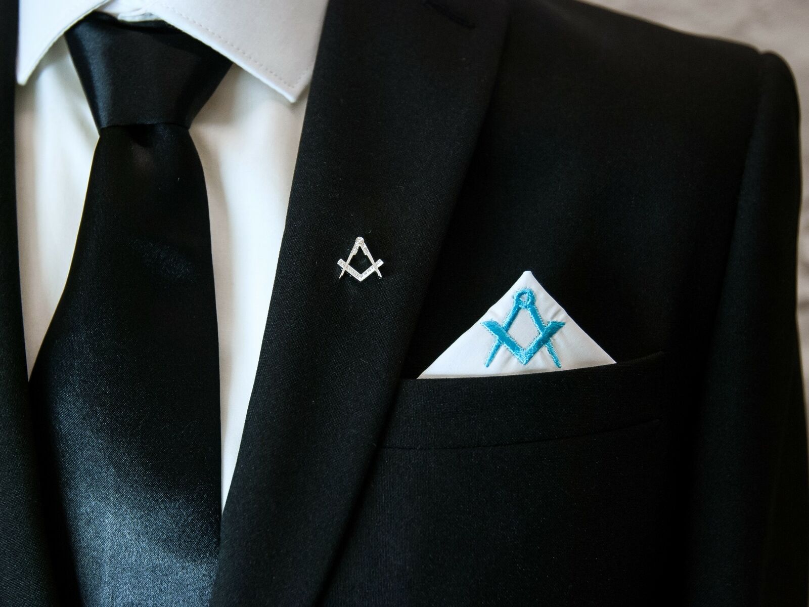 Masonic Plain White Pocket Square with Sky Blue embroidered Freemasons S&C