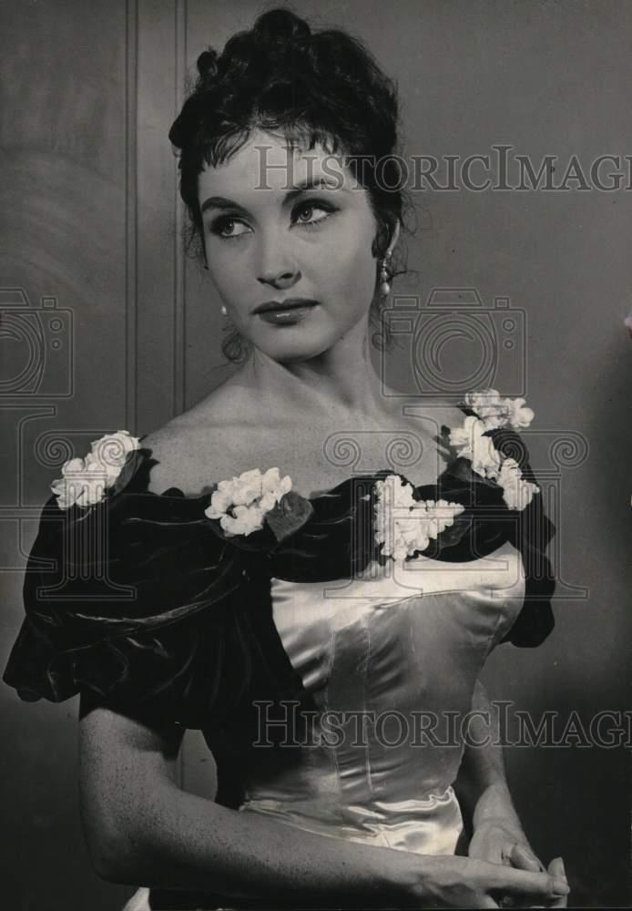 1958 Press Photo Actress Yvonne Furneaux - tub07696