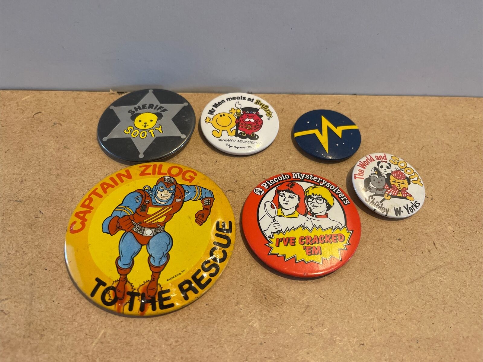 X 6 Vintage Pin Badge Mr Men Sooty Captain Zilog Kids