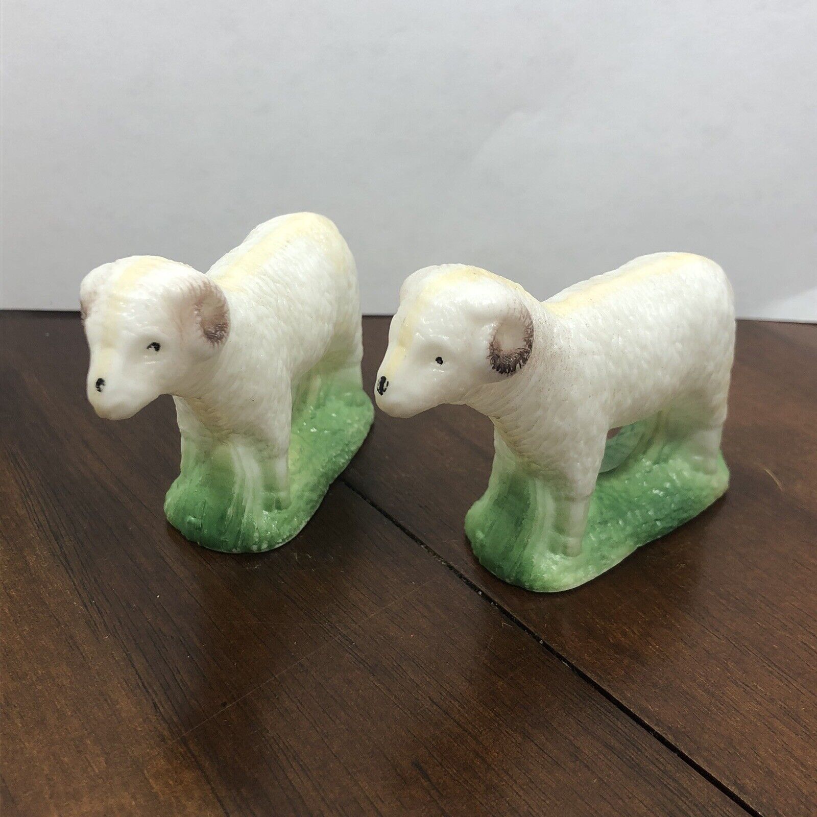 Old Vintage WHITE RAMS Male Sheep Celluloid ? Plastic Farmhouse Country Nativity