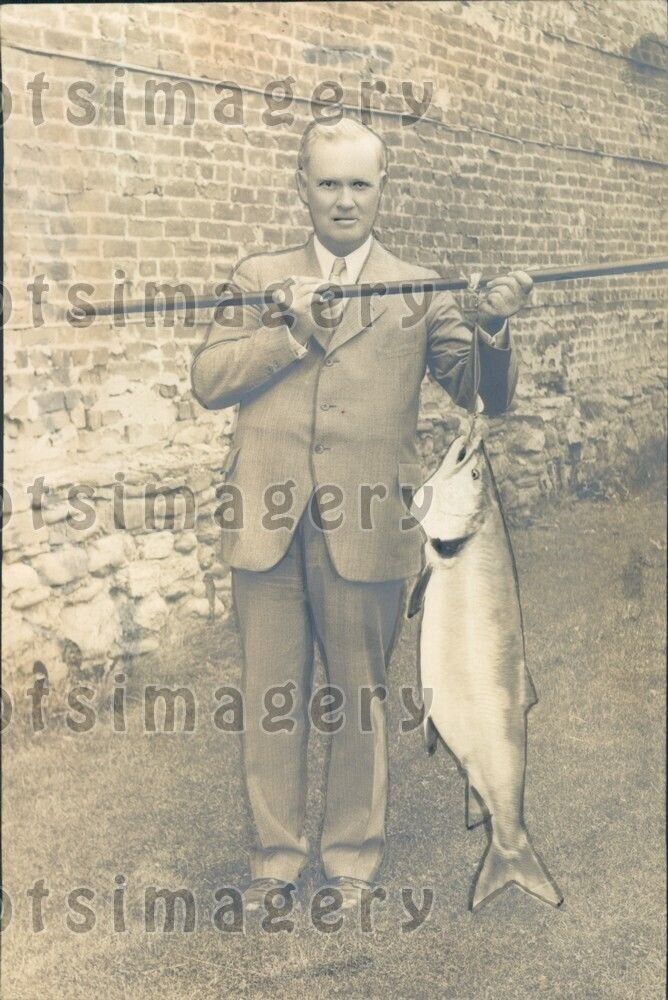 1936 Canada Fisherman With 25 lb Catch of Salmon Press Photo