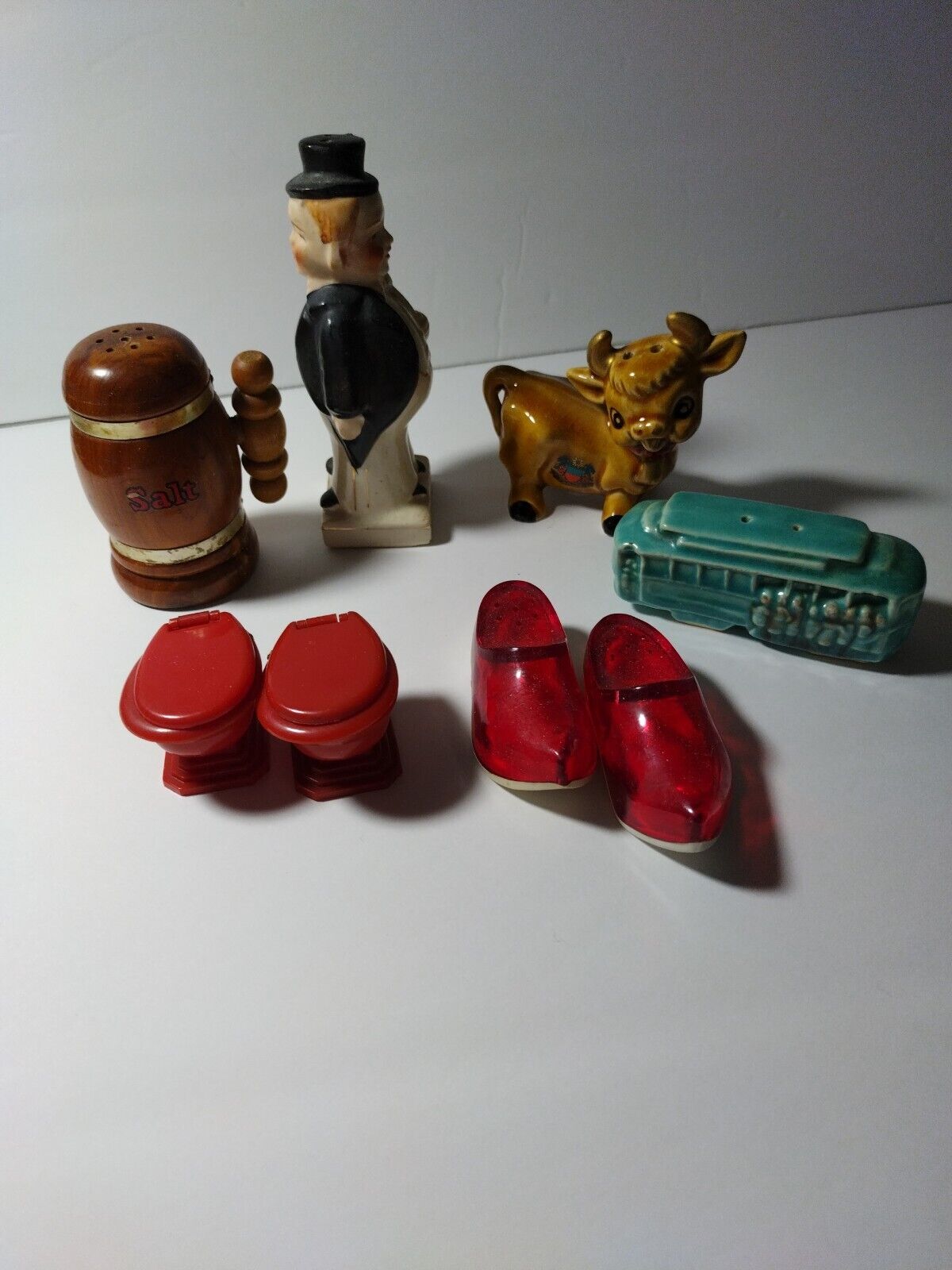 Salt Pepper Shakers Single &Pairs Ceramic Wood Plastic Vintage  Collectible 