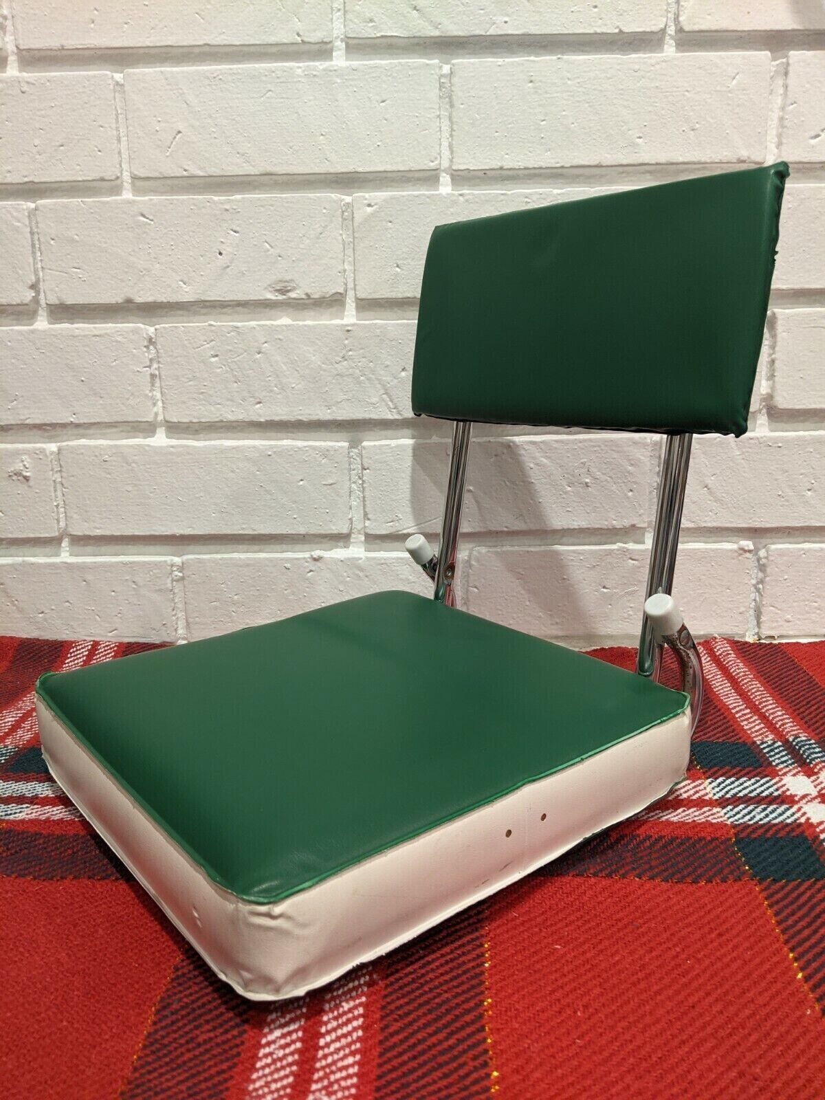 Vintage STADIUM SEAT Green Folding Cushion Spring Clamp Metal frame