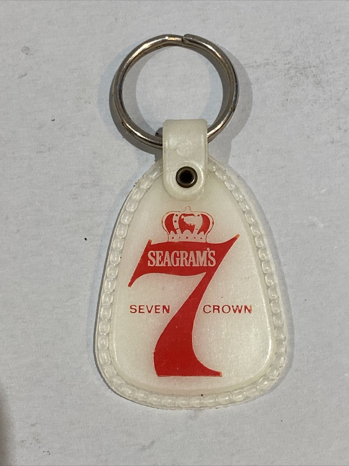 Vintage Seagram\'s 7 Keychain Crown Logo Advertising Plastic White/Red Key Chain